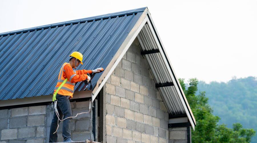 Professional gutter cleaning in Glennville, CA